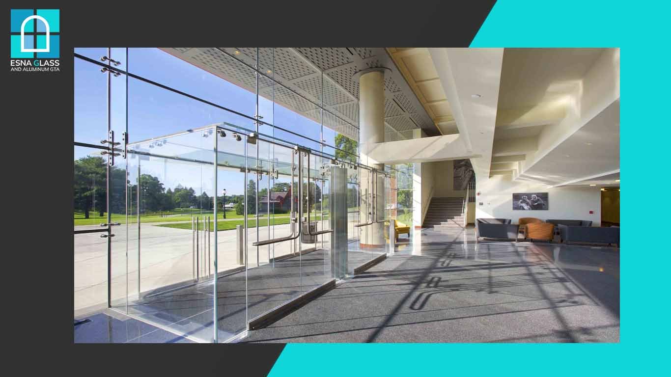 Frameless glass vestibule